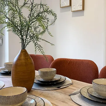 Luxury Entire | Near Centre بيت للعطل *