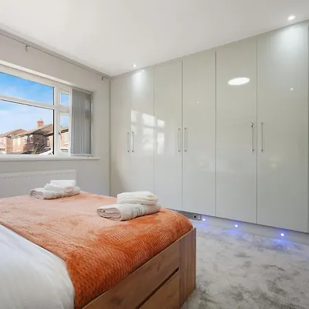 Stylish With Free Parking And Easy Access *