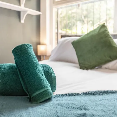بيت للعطل Winsick Residences Fallowfield Up To 11 Guests مانشستر