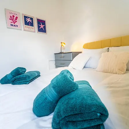 Stylish 2bdr 10m To Centre Free Parking بيت للعطل *
