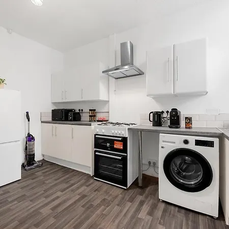 Stylish 2 Bed House In