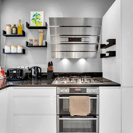 Modern 3 Bed With Large Driveway And Spacious Garden * מנצ'סטר