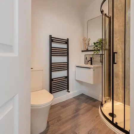 Stylish Comfort Retreat - Salford - Sleeps 8 Prázdninový dům Manchester