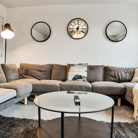 Stylish In Vibrant Salford, * مانشستر