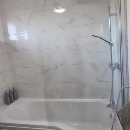 بيت للعطل Casa Havilah - Contractor House Sleeps 4 Parking مانشستر
