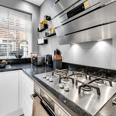 Modern 3 Bed With Large Driveway And Spacious Garden Prázdninový dům Manchester