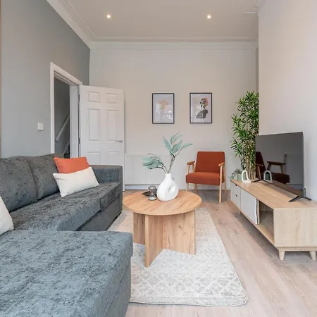 Prázdninový dům Stylish Comfort Retreat - Salford - Sleeps 8 *