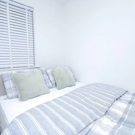 Prázdninový dům Cozy Place In Salford, Sleeps 8, 4 Bedroom, 5 Beds Manchester