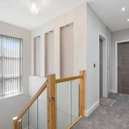 Stylish With Free Parking And Easy Access Σπίτι διακοπών *