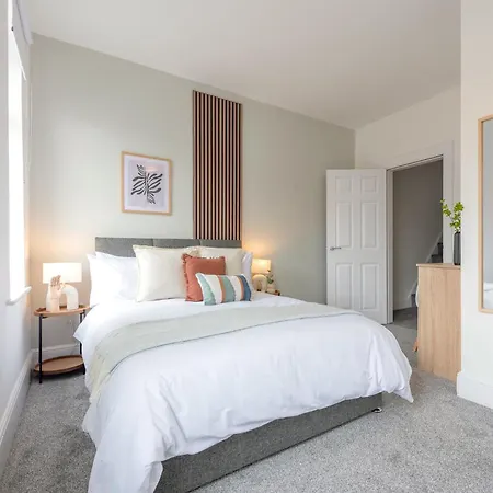 Stylish Comfort Retreat - Salford - Sleeps 8 Dom wakacyjny