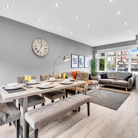 Modern 3 Bed With Large Driveway And Spacious Garden Prázdninový dům Manchester