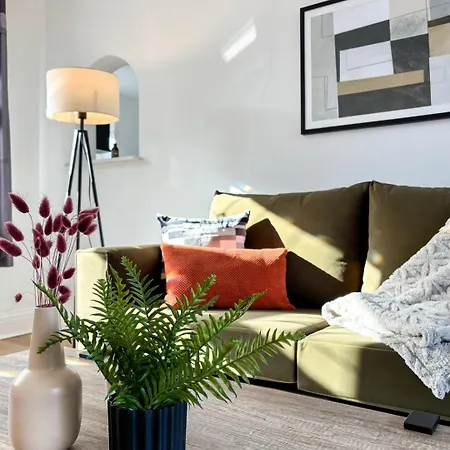 Luxury Entire | Near Centre بيت للعطل *