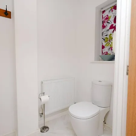 Cozy Place In Salford, Sleeps 8, 4 Bedroom, 5 Beds * Manchester
