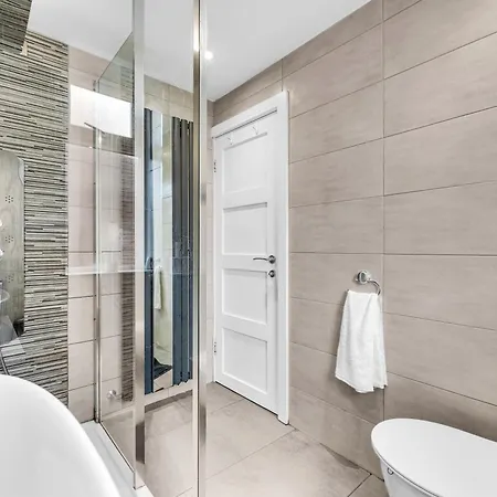 Modern 3 Bed With Large Driveway And Spacious Garden Prázdninový dům Manchester