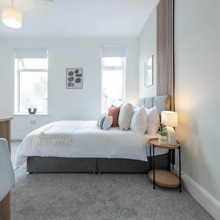 Prázdninový dům Stylish Comfort Retreat - Salford - Sleeps 8 *