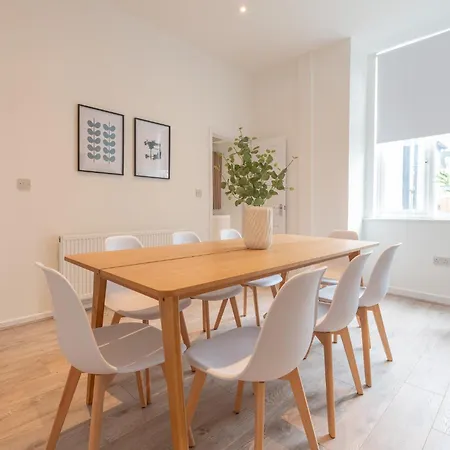 Dom wakacyjny Stylish Comfort Retreat - Salford - Sleeps 8 Manchester