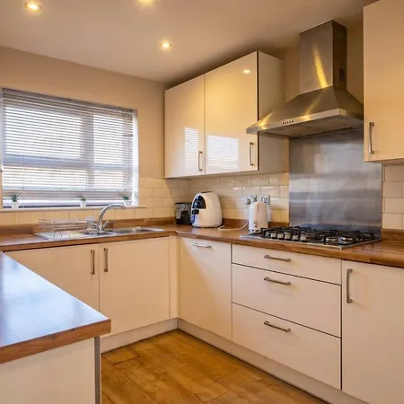 3-bed Salford Home, Free Parking & Wi-fi Lägenhet Manchester