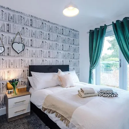 Salford 4 Bed House - Free Parking - Sleeps 7 Appartement Manchester