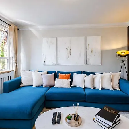 Centre 3-bed With Balcony