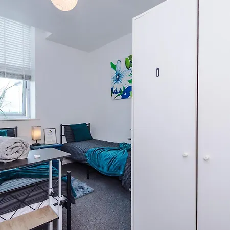 شقة The Pendleton, Salford, 3-bed Apartment, Free Parking, 3 Mins To By Kammili مانشستر