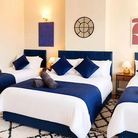 Near Uni And Hospital - Long - Fast Wi-fi - 15 Mins To *