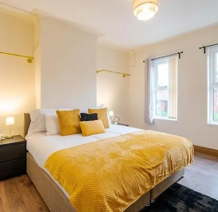 Prestwich Stay 3Br Sleeps 6 Free Parking
