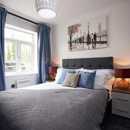 شقة Near Old Trafford - Parking - Wifi - Sleeps 5 مانشستر