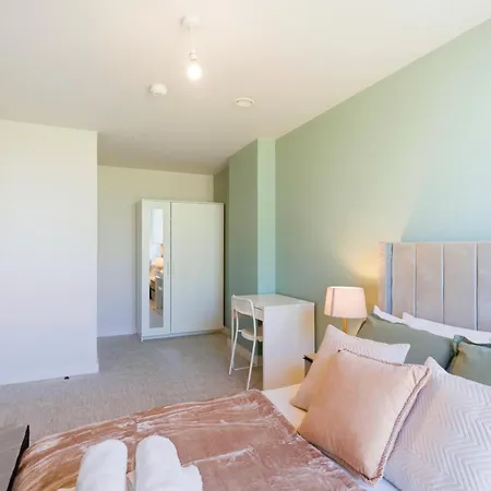 Trafford Garden Retreat With Free Car Park Manchester