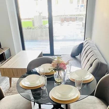 Apartmán Sleeps 3 - Garden And Parking - Near Old Trafford Manchester