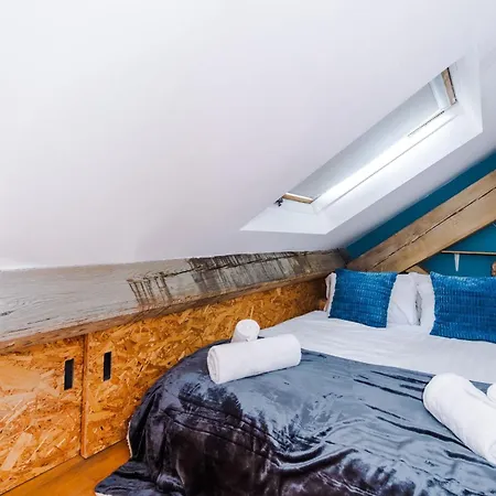 Stylish 1bdr Duplex Loft Piccadilly شقة *