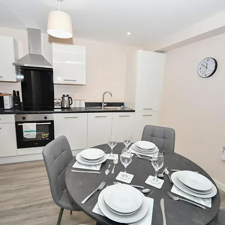 شقة Bright & Spacious 2 Bed In