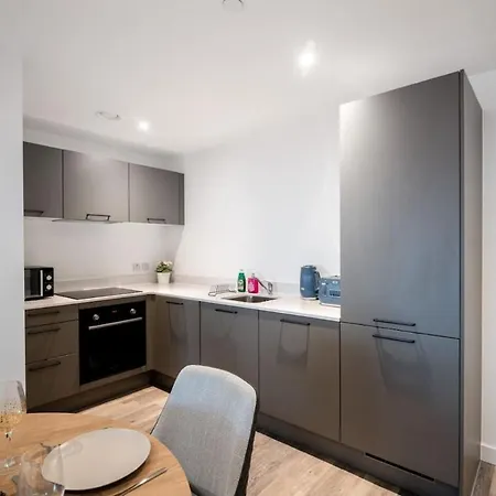 Skyline Views & Stylish 2bed, 2bath Retreat * Manchester