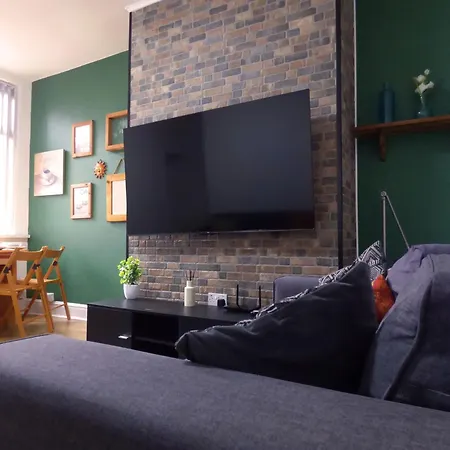 Spacious 4-bed House In Fallowfield Sleeps 8
