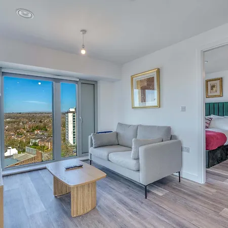 View - Free Parking - Near Salford Royal شقة