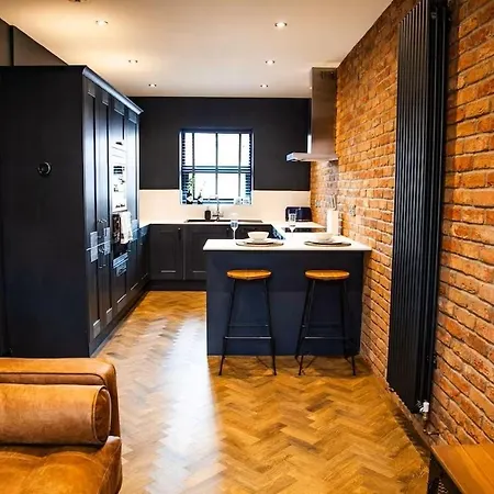 Heatons Retreat - Modern Two Bedroom Manchester