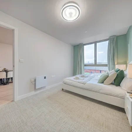 Trafford Garden With Free Car Park Apartament *