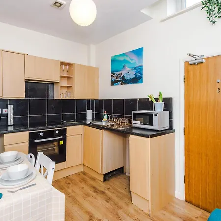 The Pendleton, Salford, 3-bed Apartment, Free Parking, 3 Mins To By Kammili شقة