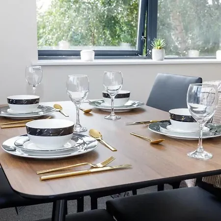 Contemporary 2 Bed In W Wifi * Manchester