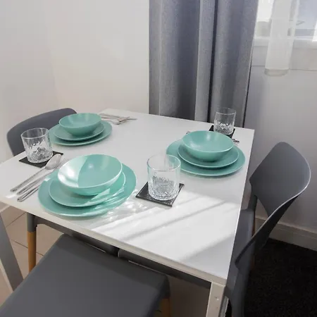 شقة Modern 2br Free Parking Access *