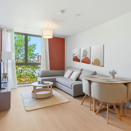 Trafford Garden Retreat With Free Car Park Apartamento