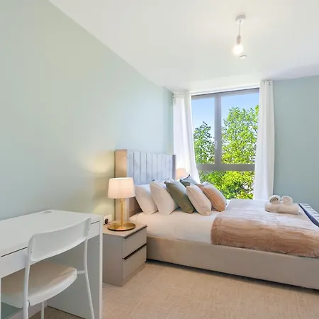شقة Trafford Garden Retreat With Free Car Park مانشستر