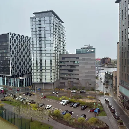 Stylish 1 Bed Apartment, 15 Mins To Old Trafford