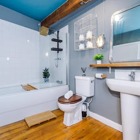 Stylish 1bdr Duplex Loft Piccadilly