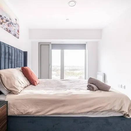Stylish Two Bedroom Two Bathroom *