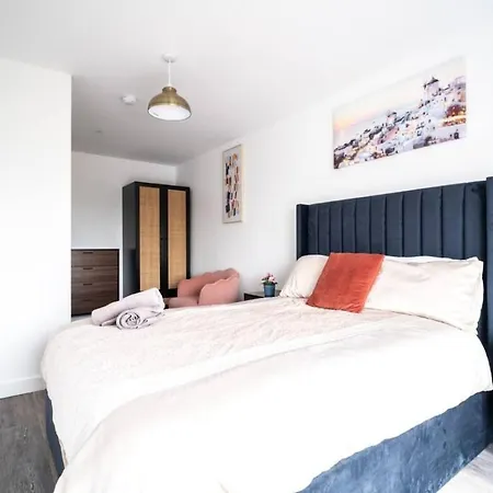 Stylish Two Bedroom Two Bathroom
