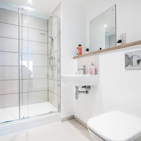 2-bed Stylish High-rise Flat * 맨체스터
