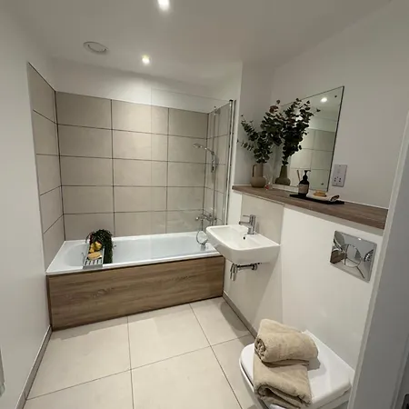 Stylish 2bd Close To Airport شقة مانشستر