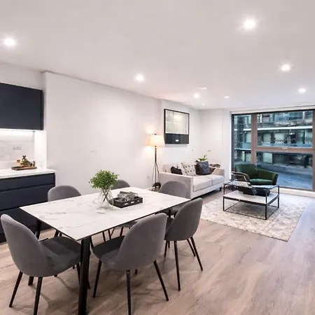 Private In Luxury Flat In Centre شقة *