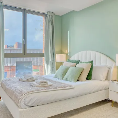 Apartament Trafford Garden With Free Car Park