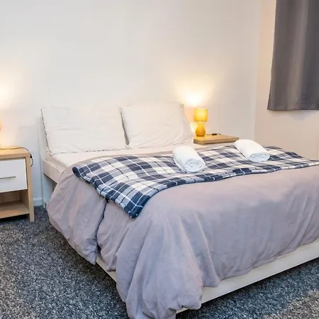 3-bed Salford Home, Free Parking & Wi-fi Lägenhet Manchester